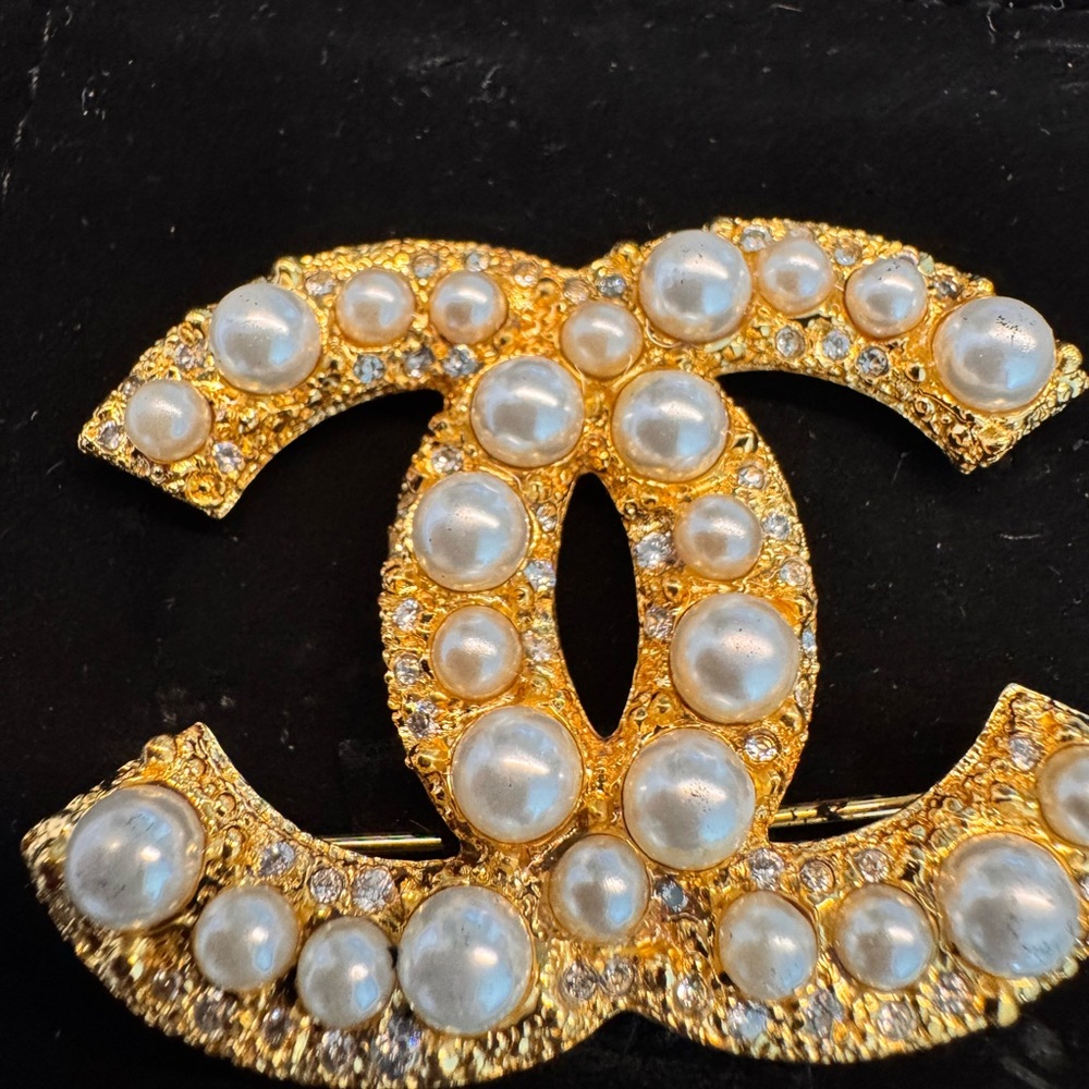 CHANEL Gold and Pearl Brooch